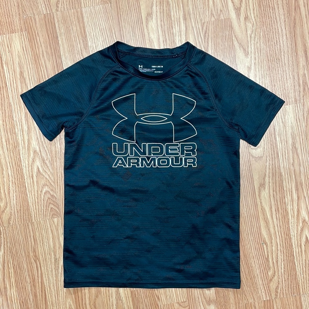 Boys medium Under Armour performance tshirt